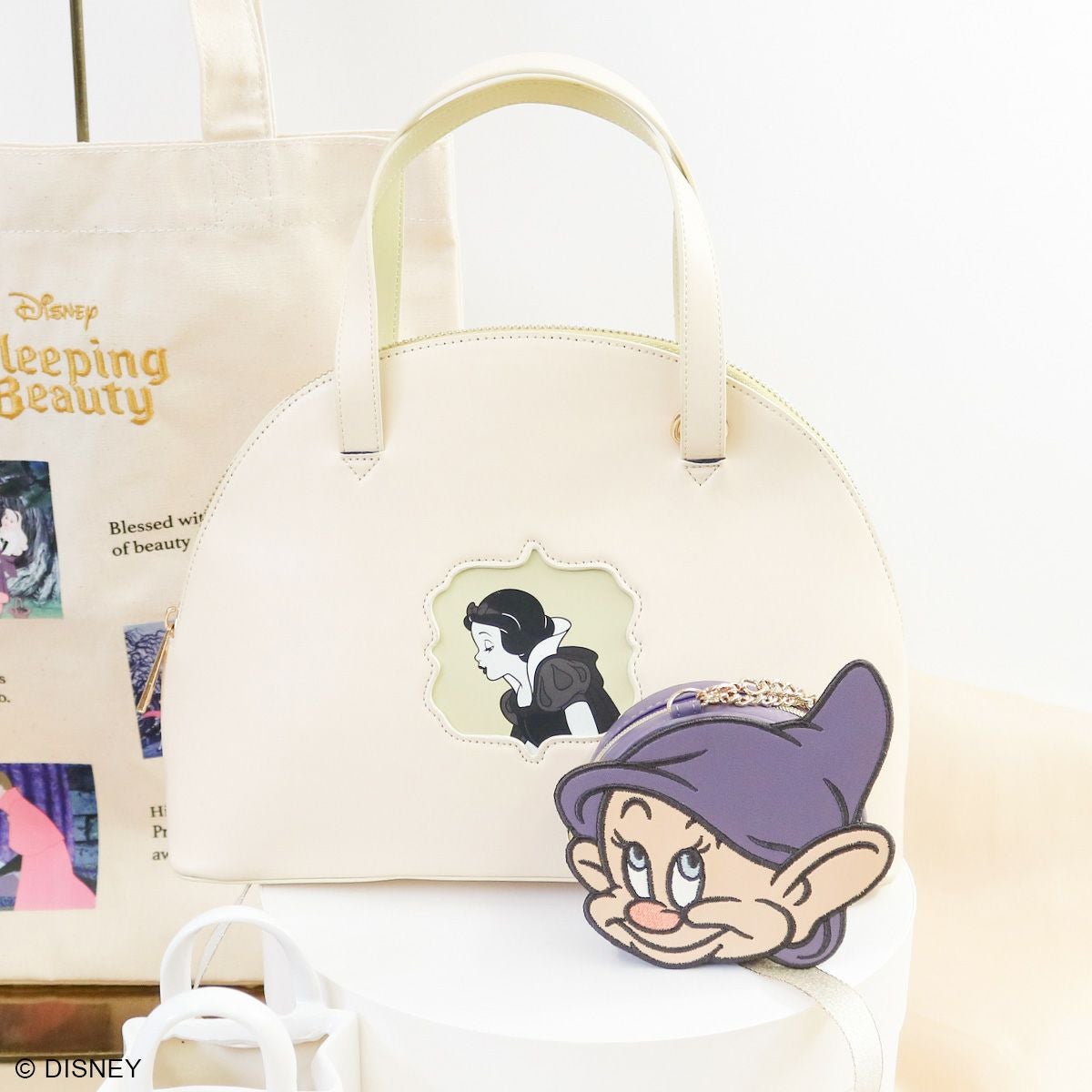 LeSportsac×Disneyボストンバッグ ポーチ キーホルダーチャーム付 LeSportsac×PEANUTS】MICRO WEEKENDER CHARM｜チャーム｜ポーチ